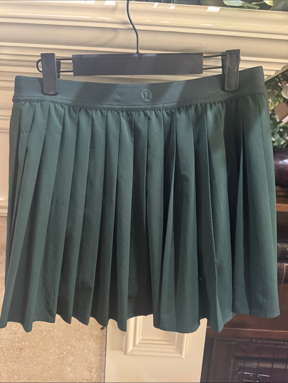 Women’s Lululemon Dark Green Pleated Active Skirt with built in shorts. Sz 10 - Picture 3 of 8